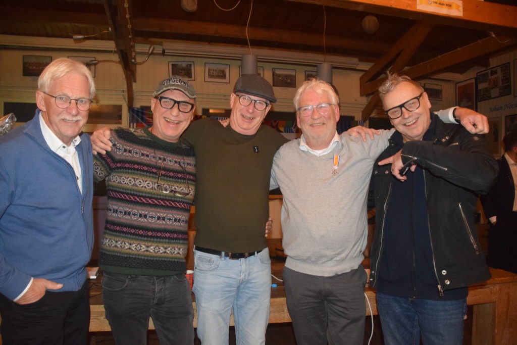 Ontroerde voorzitter Kees na ontvangen onderscheiding RCH